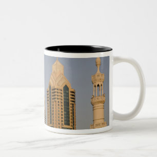 Caneca De Café Em Dois Tons Emirados Árabes Unidos, Dubai. Minarete de mesquit