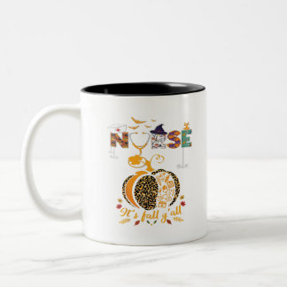 Caneca De Café Em Dois Tons Enfermeira de Halloween Enfermando Ação de Graças