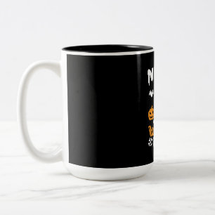 Caneca De Café Em Dois Tons Enfermeira De Halloween Por Bruxa De Dia De Aniver