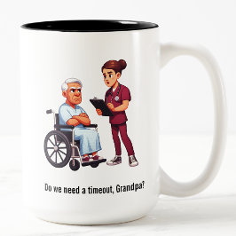 Caneca De Café Em Dois Tons Enfermeira Lidando com Paciente Idoso Egoísta
