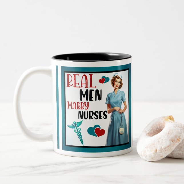 Caneca De Café Em Dois Tons Enfermeiros De Casado De Homens Verdadeiros (Com Donut)