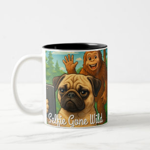 Caneca De Café Em Dois Tons Engraçado Pug Bigfoot Photobomb - Selfie Ficou Sel