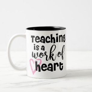 Caneca De Café Em Dois Tons Ensinar é uma obra de coração
