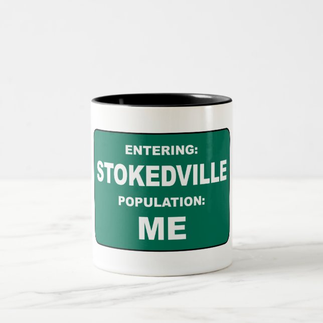 Caneca De Café Em Dois Tons Entering Stokedville Population Me (Centro)