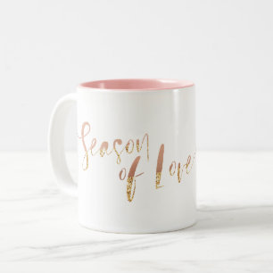 Caneca De Café Em Dois Tons Época do Amor   Monograma de Script Dourado Rosa n