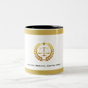 Caneca De Café Em Dois Tons Escamas de Justiça elegantes brancas e douradas pa