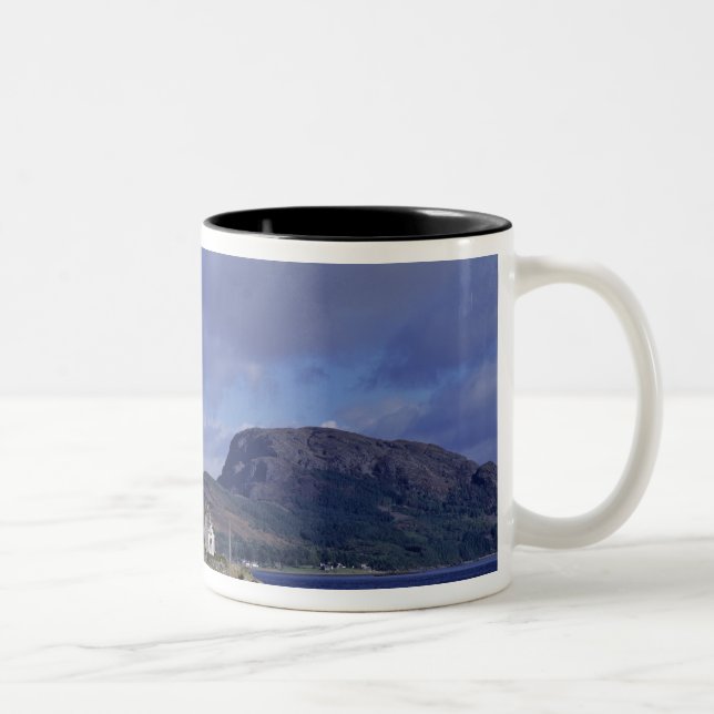 Caneca De Café Em Dois Tons Escócia, Highland, Wester Ross, Plockton. (Direita)