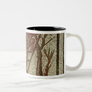 Caneca De Café Em Dois Tons Escolhendo a fruta, mosaico romano
