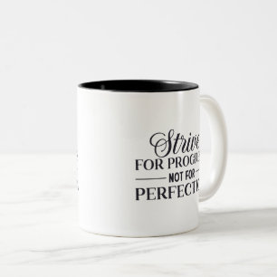 Caneca De Café Em Dois Tons Esforçar Para Progresso Não Perfeir Texto Divertid