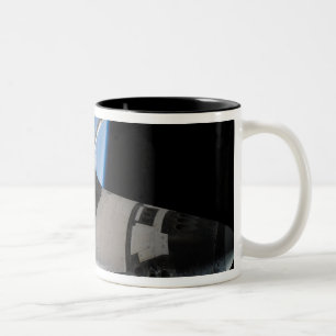 Caneca De Café Em Dois Tons Esforço 23 do vaivém espacial
