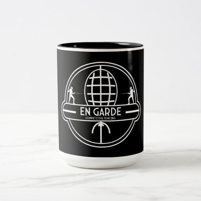 Caneca De Café Em Dois Tons Esgrima de Espadas Competitiva (Centro)