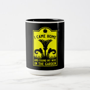 Caneca De Café Em Dois Tons Esposa de Bruxa Engraçada