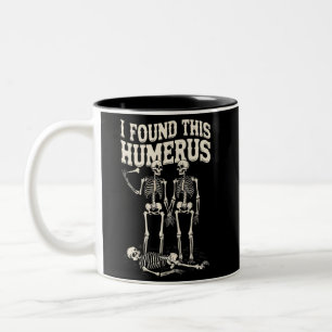 Caneca De Café Em Dois Tons Esqueleto Divertido Úmero Piada Humor de Halloween