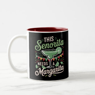 Caneca De Café Em Dois Tons Esta senhorita precisa de uma Margarita - Margarit