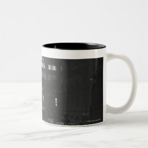 Caneca De Café Em Dois Tons Estação de estrada de ferro