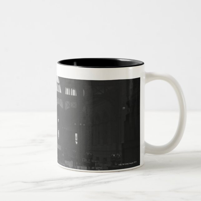 Caneca De Café Em Dois Tons Estação de estrada de ferro (Direita)