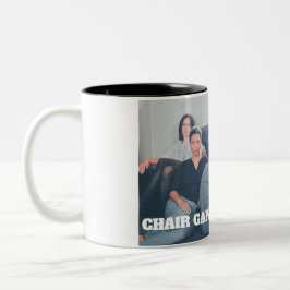 Caneca De Café Em Dois Tons Estação dois da série do GRUPO da CADEIRA