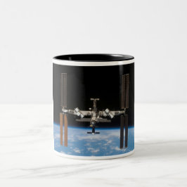 Caneca De Café Em Dois Tons Estação espacial internacional -- Visto de