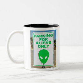 Caneca De Café Em Dois Tons Estacionamento De Arte De alienígena Apenas Para A
