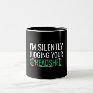 Caneca De Café Em Dois Tons Estou Silenciosamente Julgando Sua Planilha
