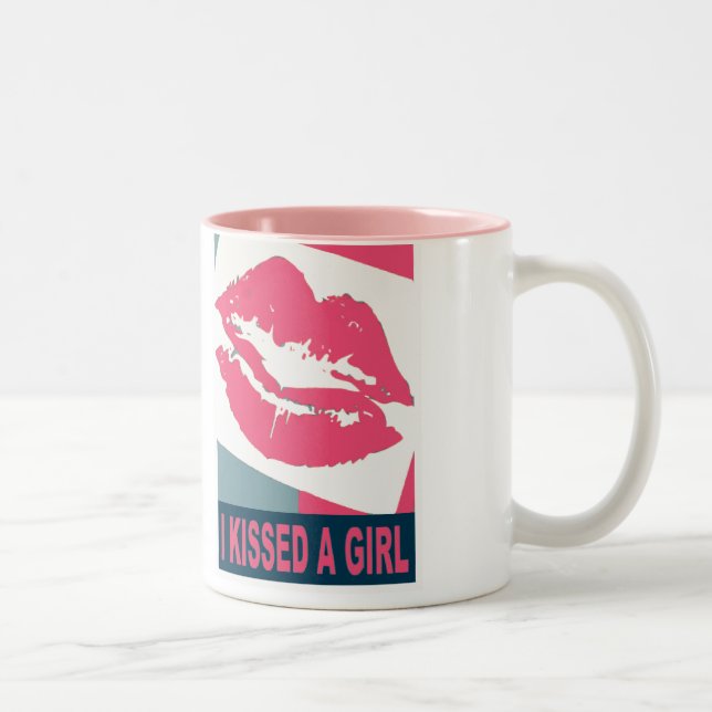 Caneca De Café Em Dois Tons Eu beijei uma menina (Direita)