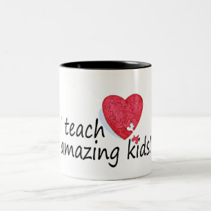 Caneca De Café Em Dois Tons Eu ensino miúdos surpreendentes