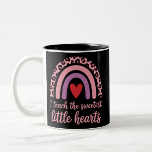 Caneca De Café Em Dois Tons Eu Ensino Os Corações Mais Doces Professor Arco-Ír