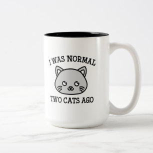 Caneca De Café Em Dois Tons Eu Era Normal Há Dois Gatos