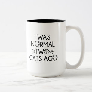 Caneca De Café Em Dois Tons Eu Era Normal Há Dois Gatos