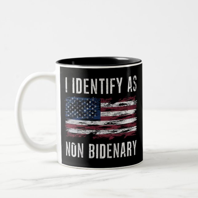 Caneca De Café Em Dois Tons Eu Identifico Como Bandeira Patriota Americana Não (Esquerda)