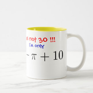 Caneca De Café Em Dois Tons Eu não sou 30! Eu sou somente quase 30…