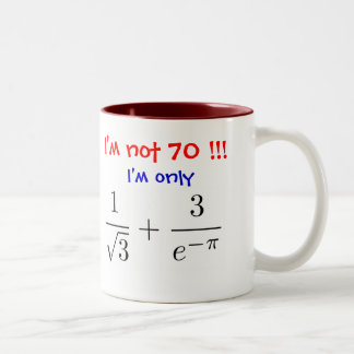 Caneca De Café Em Dois Tons Eu não sou 70! Eu sou somente quase 70…