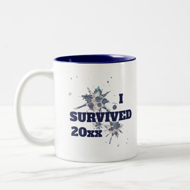 Caneca De Café Em Dois Tons Eu Sobrevivi ao Vírus Abstrato Azul (Esquerda)