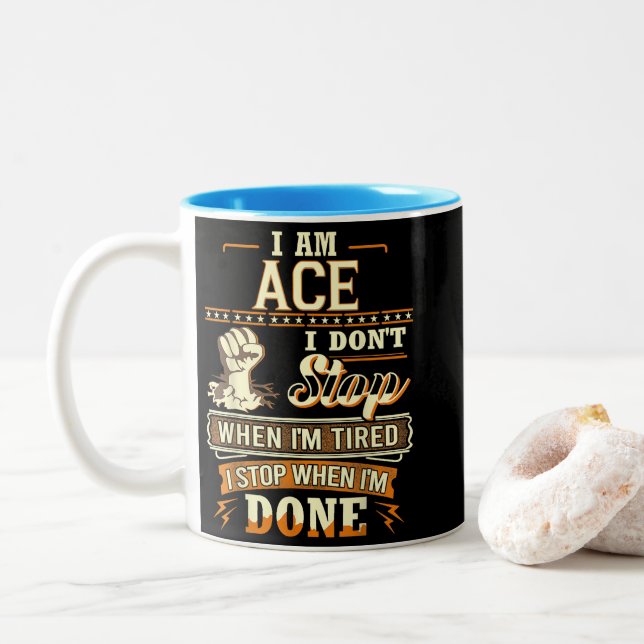 Caneca De Café Em Dois Tons Eu sou Ace. Não paro quando estou cansado (Com Donut)