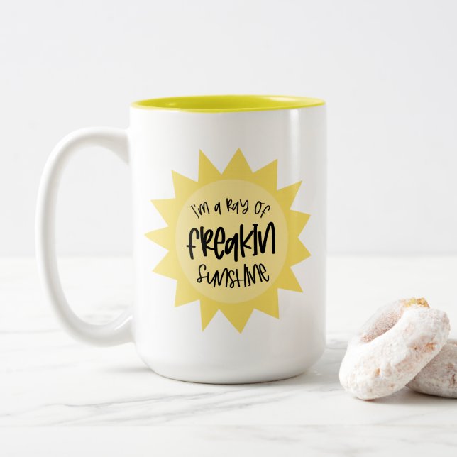 Caneca De Café Em Dois Tons Eu sou um raio de raio de sol esquisito (Com Donut)