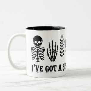 Caneca De Café Em Dois Tons Eu tenho uma espinha para Spooky Mug   Skeleton en