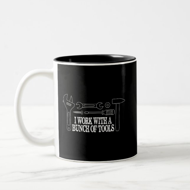 Caneca De Café Em Dois Tons Eu trabalho com um monte de ferramentas - Construç (Esquerda)