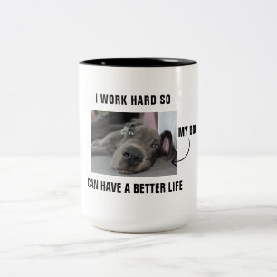 Caneca De Café Em Dois Tons Eu trabalho duro para que meu cachorro tenha uma v