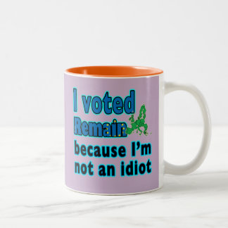 Caneca De Café Em Dois Tons Eu votei permaneço porque eu não sou um idiota -