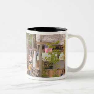 Caneca De Café Em Dois Tons EUA, Alaska, Ketchikan, Creek Street, centro