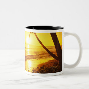 Caneca De Café Em Dois Tons EUA, Havaí, Maui, Pôr do sol colorido em um 2