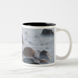 Caneca De Café Em Dois Tons EUA, Nova York, East Hampton. Ondas do oceano em
