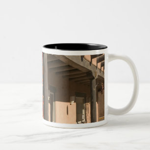 Caneca De Café Em Dois Tons EUA, Novo México, Taos: Kit da Galeria de Tapetes 