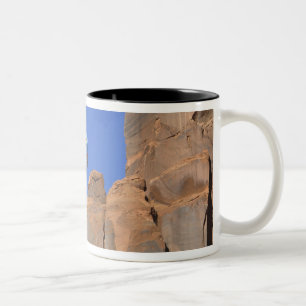 Caneca De Café Em Dois Tons EUA, Utah, Monument Valley. Um balão de ar
