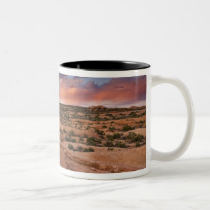 Caneca De Café Em Dois Tons EUA, Utah. Pôr do sol na aranha venenosa Mesa pert