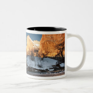 Caneca De Café Em Dois Tons EUA, Utah, Zion National Park. Nascer do sol das m
