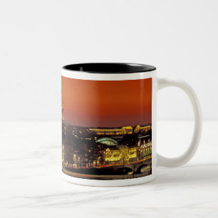 Caneca De Café Em Dois Tons Europa, França, Paris. Vista do sol de Eiffel