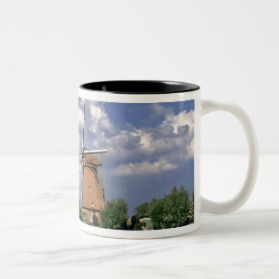 Caneca De Café Em Dois Tons Europa, Holanda, Kinerdijk. Um moinho de vento fic