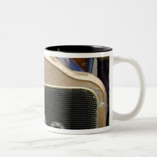 Caneca De Café Em Dois Tons Europa, Irlanda, Dublin. Automóvel antigo, Branco