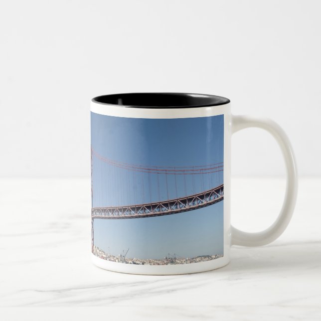 Caneca De Café Em Dois Tons Europa, Portugal, Lisboa (Lisboa). Ponte (Direita)